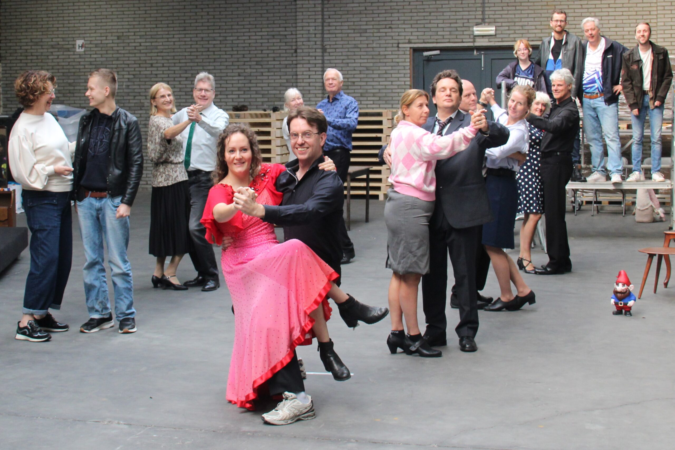 Dansschool Le Haen danst mee in The Full Monty (6 en 7 november 2026, theater De Schalm VELDHOVEN)